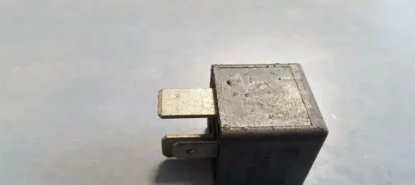 Volkswagen PASSAT B5.5 Other relay 8D0951253