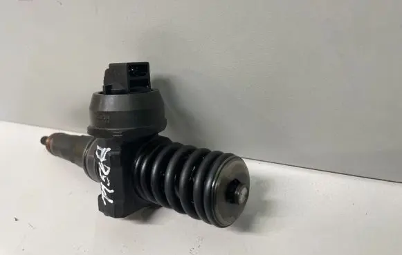 Skoda Octavia Mk2 (1Z) Fuel injector 038130073AG