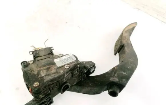 Volkswagen PASSAT B5.5 Accelerator throttle pedal 8D1721523 6PV00837601
