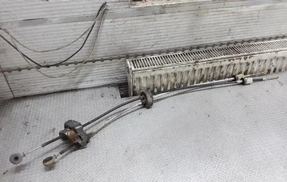 Gear shift cable linkage