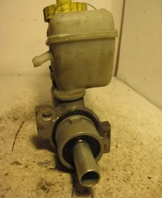 Skoda Octavia Mk1 (1U) Master brake cylinder 0204221731 BOSCH23311967
