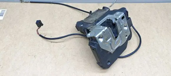 Mercedes-Benz E W211 Front door lock 2117200635