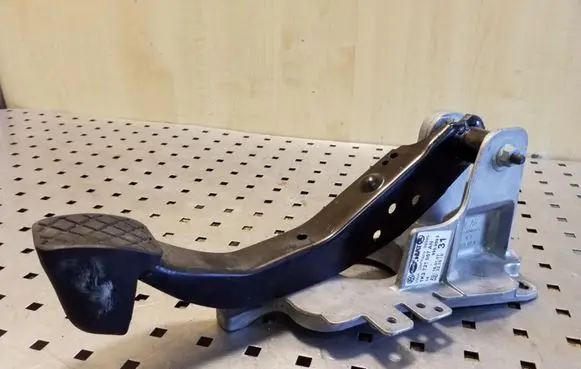 Volkswagen Golf Plus Brake pedal 1K2721057AN 1K2721117G