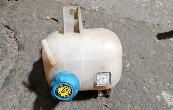 Fiat Doblo Coolant expansion tank/reservoir 51391028 8353