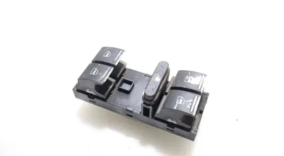 Volkswagen Golf V Electric window control switch