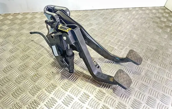 Mercedes-Benz C W204 Pedal assembly 204290105 A2042905001 204291020