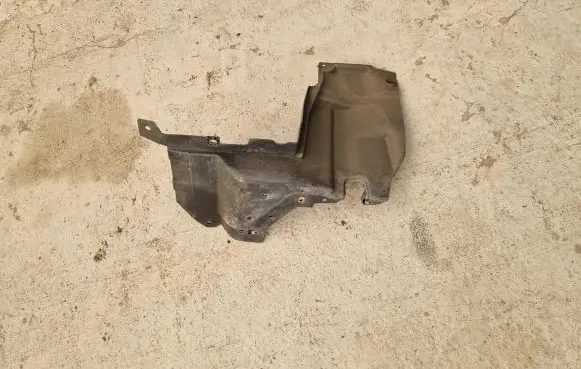 Engine splash shield/under tray