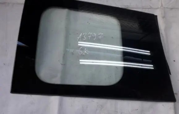 Mazda 5 Rear side window