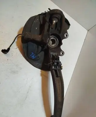 Front wheel hub spindle knuckle