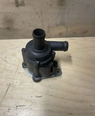 Volvo V40 Electric auxiliary coolant/water pump 31338211 704773000