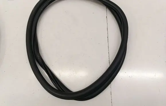Opel Corsa F Front door rubber seal 