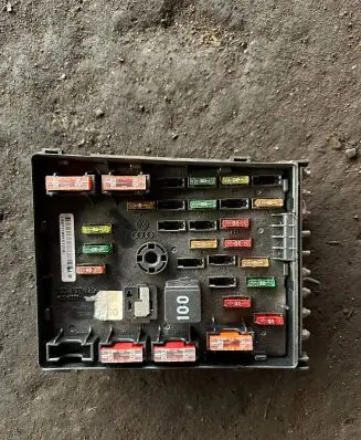Volkswagen PASSAT CC Fuse box set 3C0937125