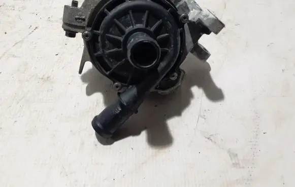 Volvo C40 Electric auxiliary coolant/water pump 32135207