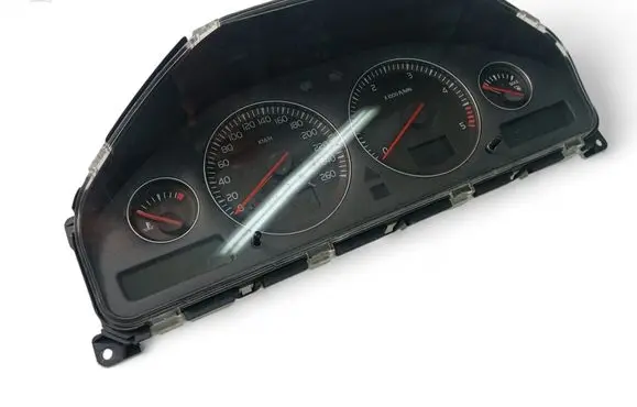 Volvo V70 Speedometer (instrument cluster) 30746102