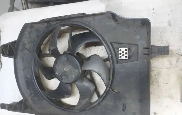 Renault Espace - Grand espace IV Radiator cooling fan shroud 1831246K00