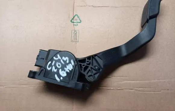 Citroen C4 II Accelerator throttle pedal F00C3E2045