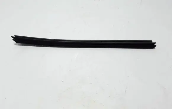 Renault Clio IV Rubber seal rear door 823302317R