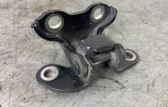 Toyota Avensis T270 Rear door upper hinge