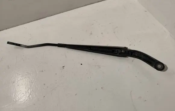 Volvo V70 Front wiper blade arm 182358