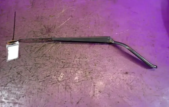 Front wiper blade arm