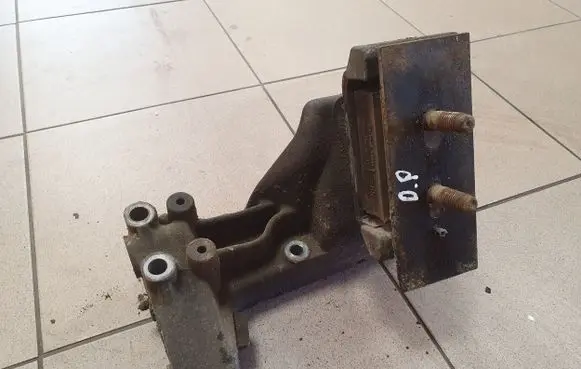 Iveco Daily 3rd gen Engine mounting bracket