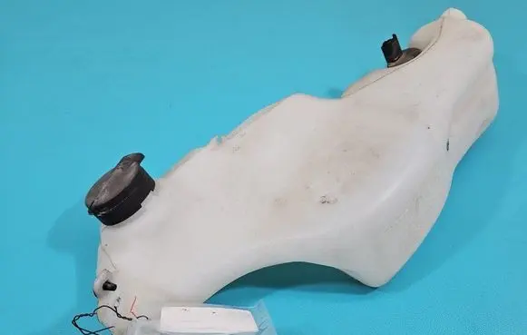 Windshield washer fluid reservoir/tank