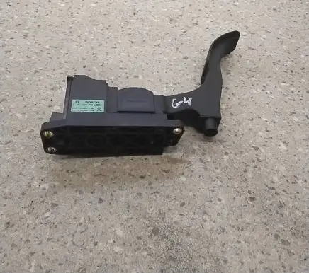 Volkswagen Golf IV Accelerator throttle pedal 1J1721503K 0281002342 969103525YB