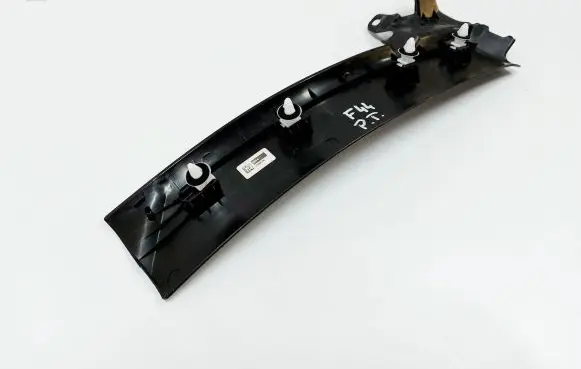 BMW 2 F44 Side skirt front trim 7475710