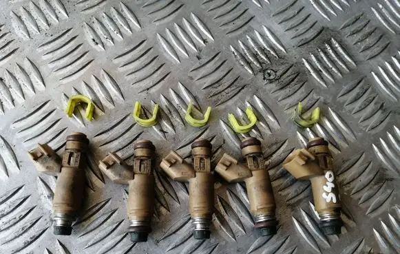 Fuel injectors set