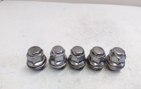Toyota Prius (XW50) Nuts/bolts 