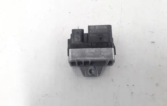 BMW 5 F10 F11 Glow plug pre-heat relay 8514120