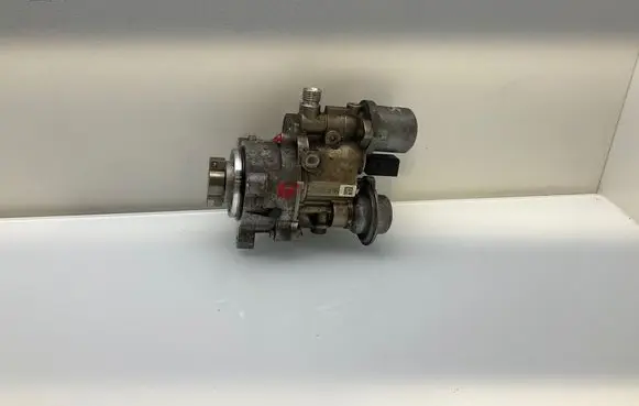 BMW X5 E70 Fuel injection high pressure pump 7613933