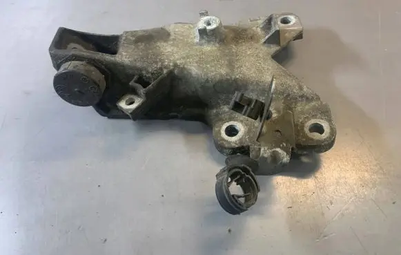 BMW 3 E90 E91 Engine mounting bracket 22116760317 6760317