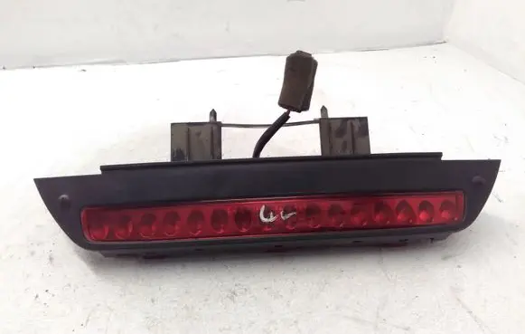 KIA Carens I Third/center stoplight