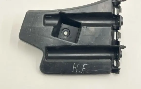 Front bumper mounting bracket