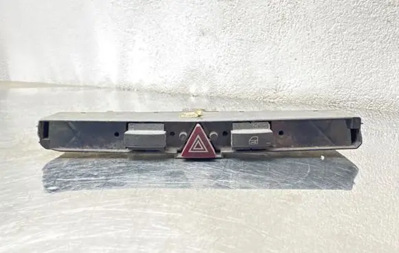 Opel Astra H Hazard light switch 13100105