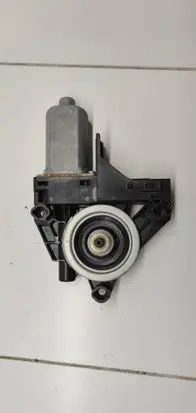 Volvo XC60 Front door window regulator motor 966268102