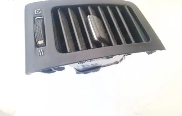 Toyota Corolla Verso E121 Dash center air vent grill 15564345
