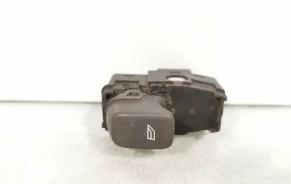 Volvo V70 Electric window control switch 9472275 02W265