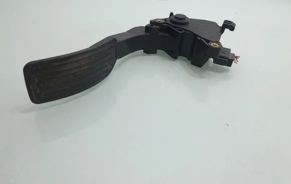 Nissan Juke I F15 Accelerator throttle pedal 180021KM0A