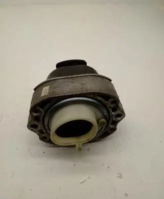 BMW X5 F15 Engine mount bracket 686433505