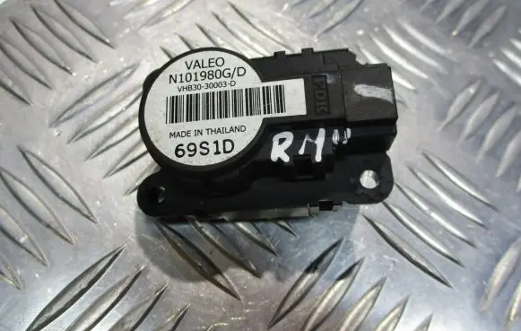 Renault Megane II Central body control module VHB30-30003-D