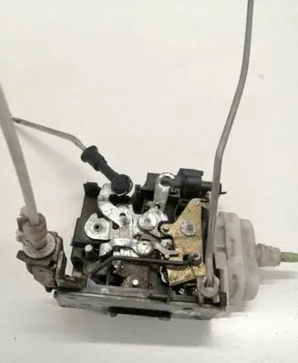 Audi A8 S8 D2 4D Front door lock 8D1837016F