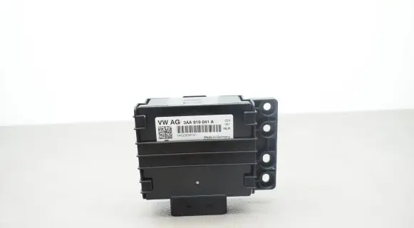 Volkswagen Jetta VI Current control relay 3AA919041A