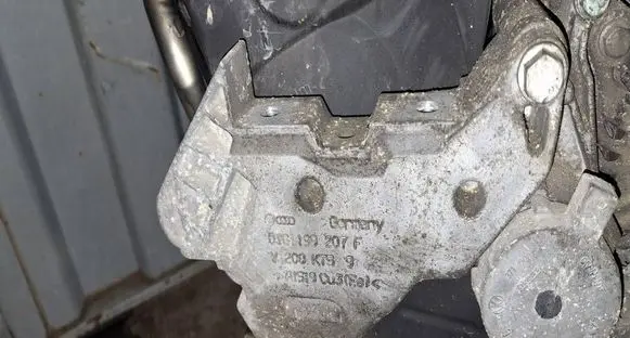 Volkswagen Caddy Engine mounting bracket 03G199207F
