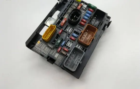 Peugeot Partner Fuse module 9666700480