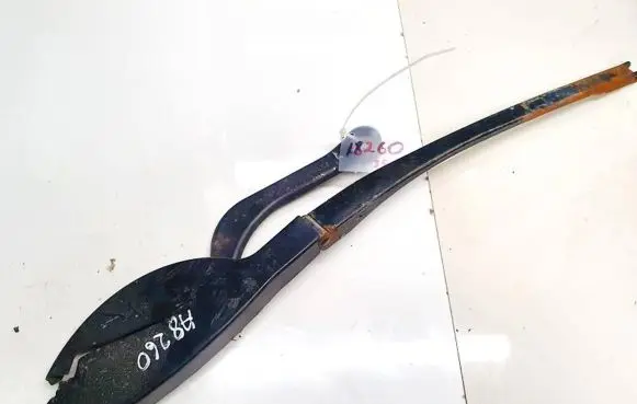 Skoda Octavia Mk2 (1Z) Front wiper blade arm 102088