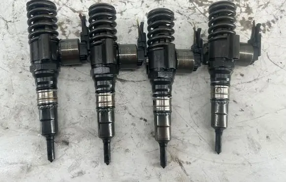 Volkswagen Jetta VI Fuel injectors set 03G130073G 0414720404