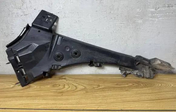 Audi Q7 4L Front bumper mounting bracket 4L0807283
