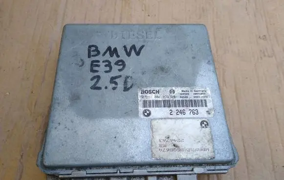 BMW 5 E39 Engine control unit/module 2246763
